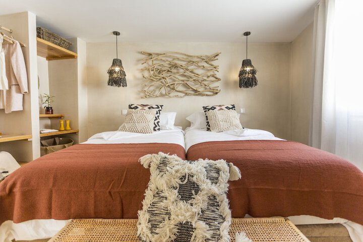 Room 15 of 118