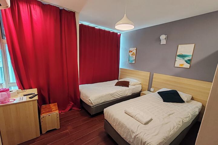 Room 22 of 48