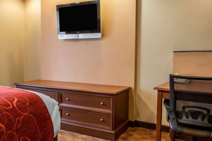 1 King Bed Accessible (4 of 25)