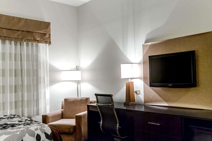 Room 11 of 35
