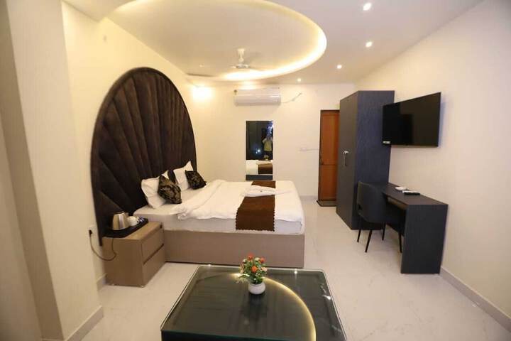 Room 16 of 53