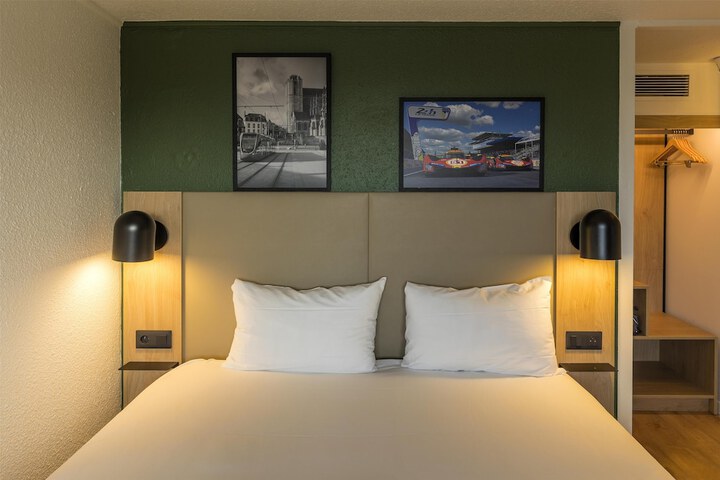 Room 11 of 68