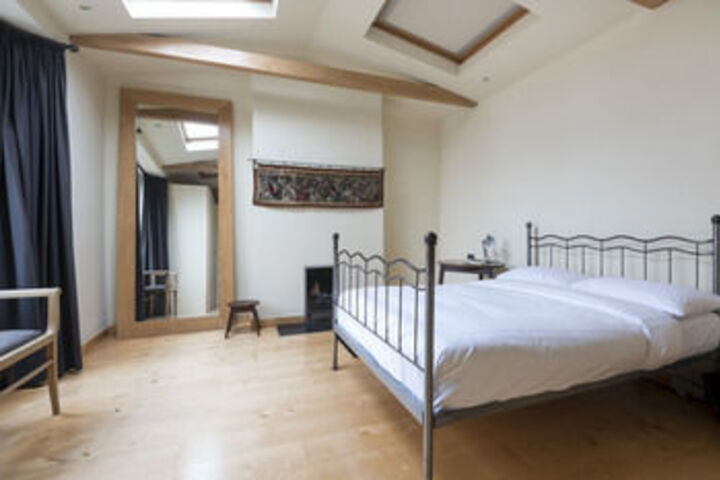 Room 42 of 166