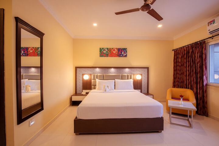Room 13 of 18