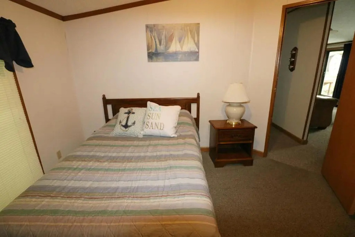 Room 10 of 14