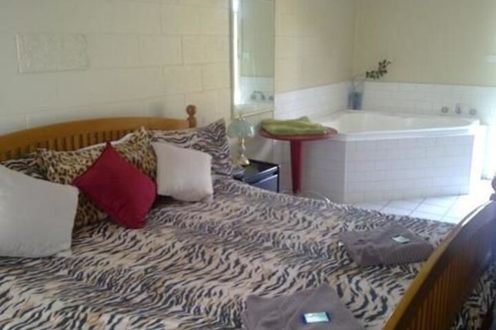 Room 4 of 13