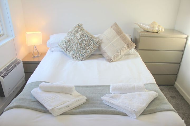 Room 4 of 6