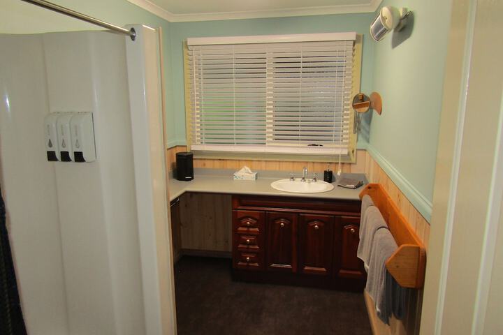 Room 16 of 19
