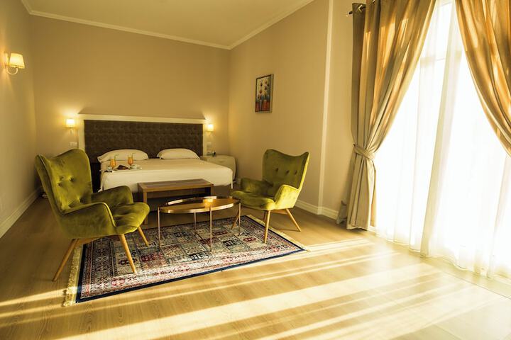 Room 4 of 40
