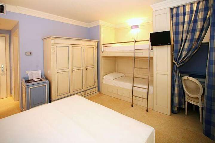 Room 7 of 42