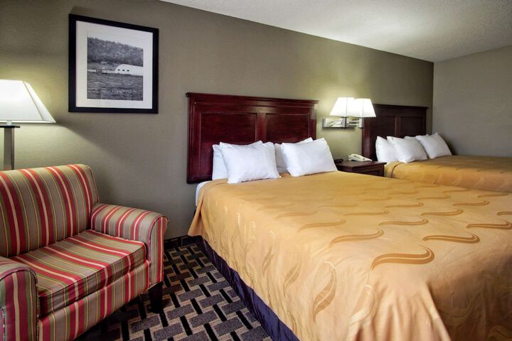 2 Queen Beds (8 of 13)