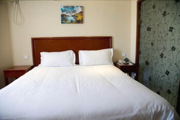 Room 8 of 14