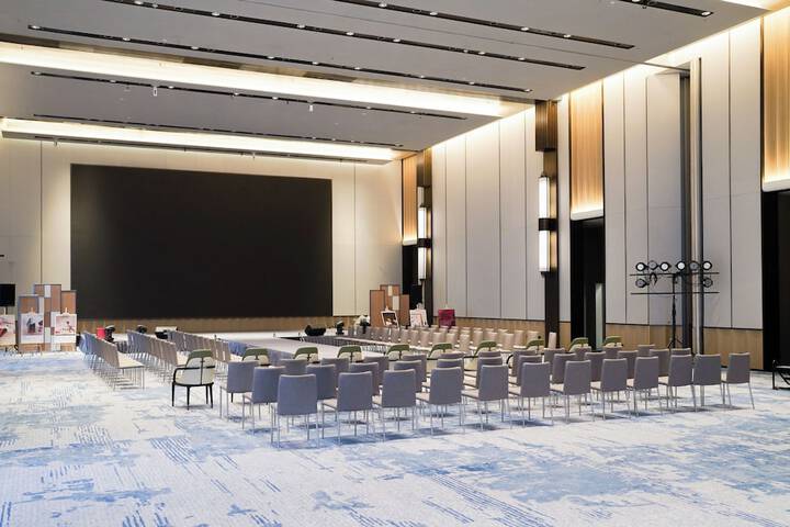 Ballroom/Hall 101 of 132