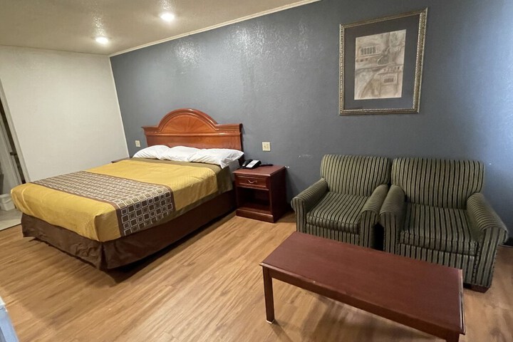 Room 7 of 25