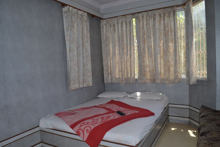 Room 8 of 34
