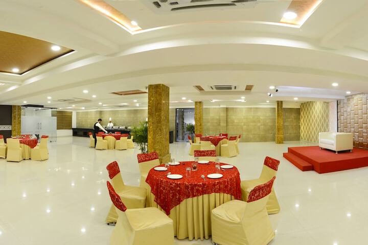 Ballroom/Hall 23 of 37