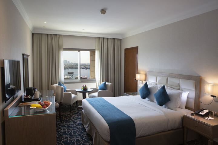 Room 4 of 25