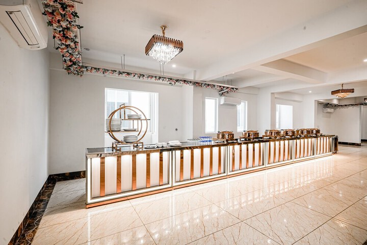 Ballroom/Hall 22 of 26