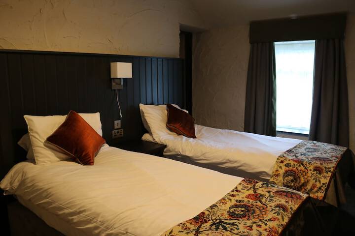 Room 12 of 43
