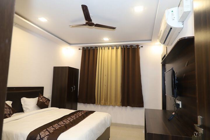 Room 11 of 37