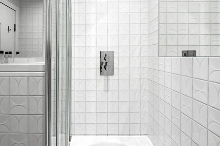 Room 51 of 76