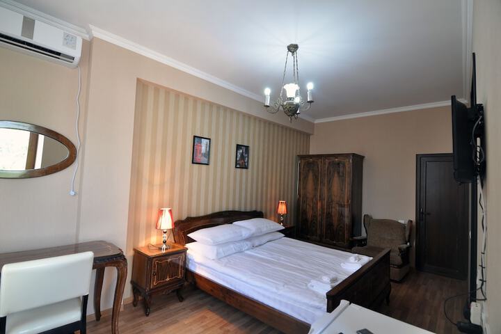 Room 8 of 36