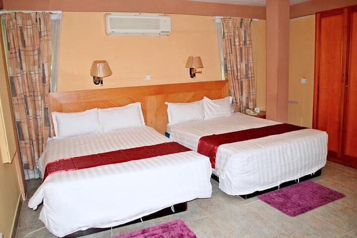 Room 32 of 64