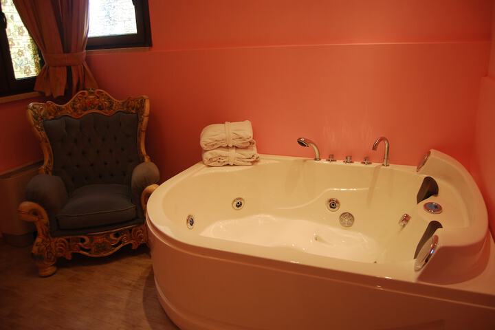 Hot Tub 68 of 90