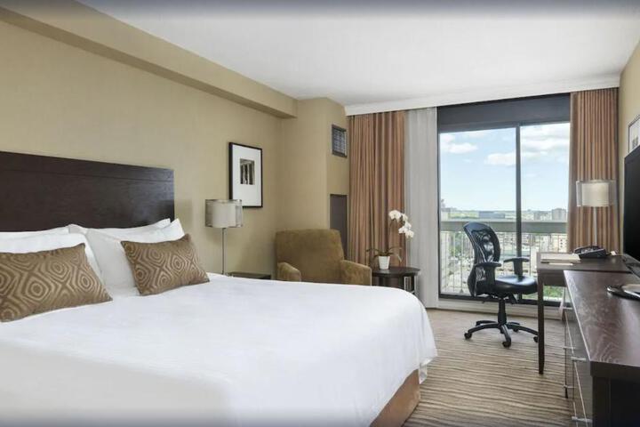 Executive Room 1 King Bed (21 of 22)