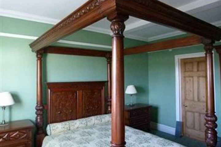 Room 5 of 7