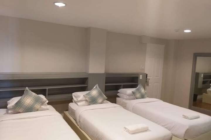 Room 6 of 11