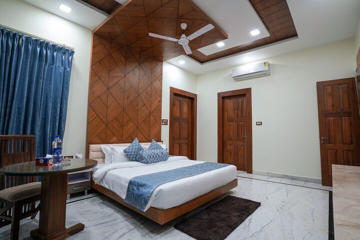 Room 4 of 7