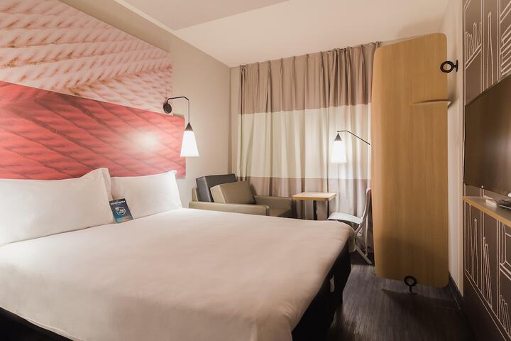 Room 15 of 31