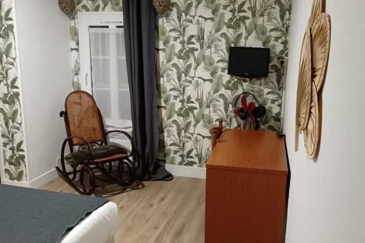 Room 5 of 25