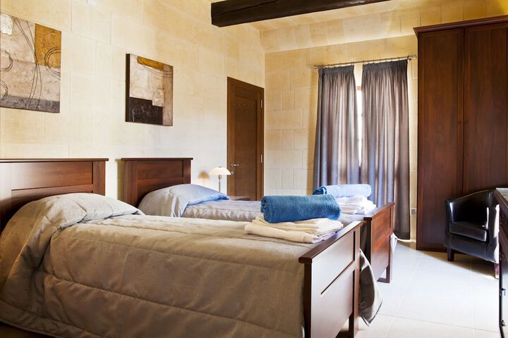 Room 3 of 12