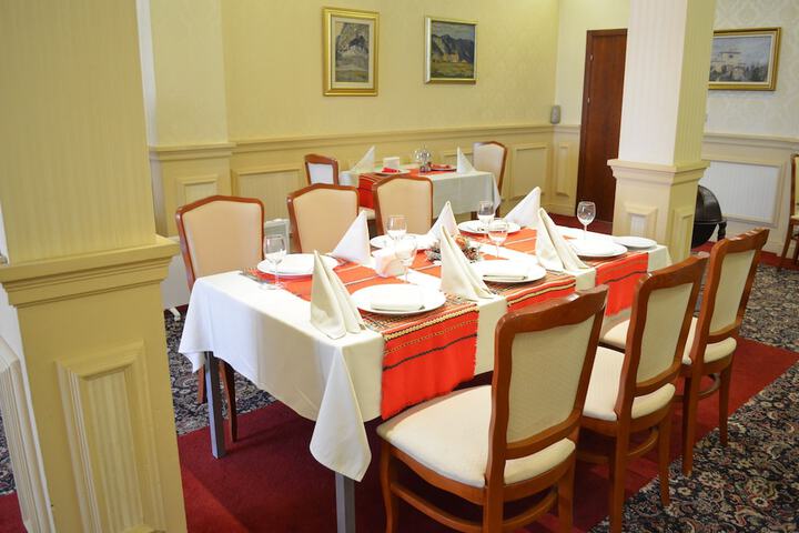 Ballroom/Hall 42 of 48