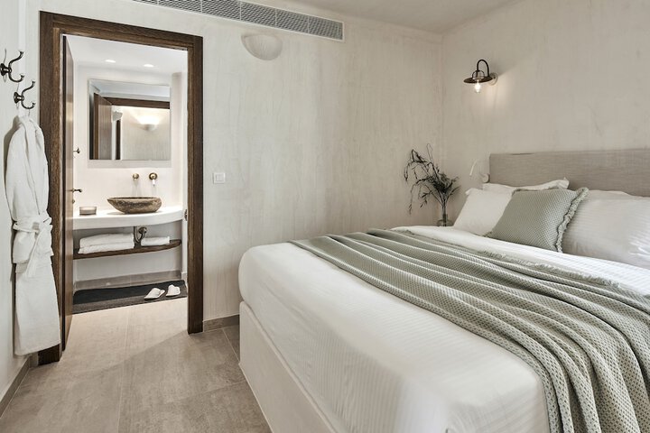 Room 32 of 174