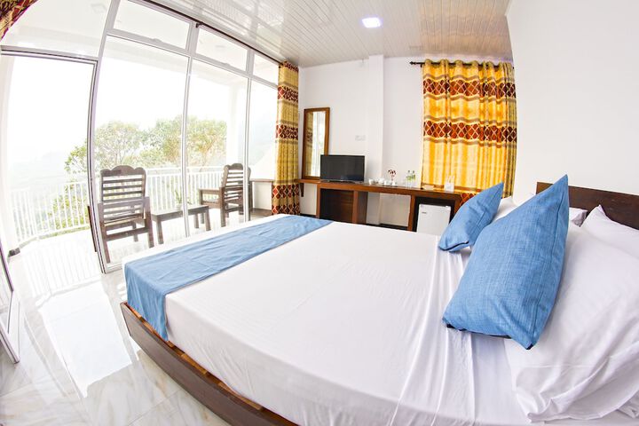 Room 10 of 27