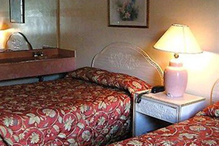 Room 4 of 25