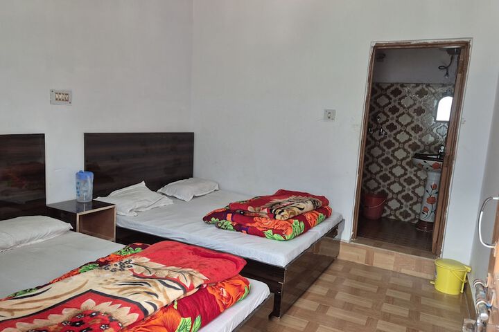 Hotel Astha