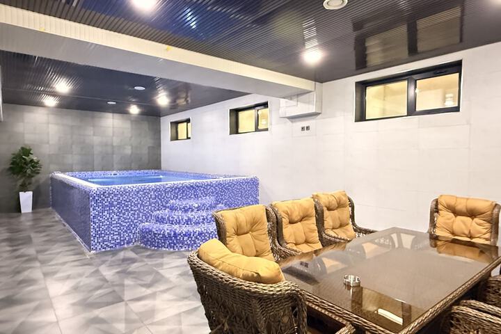 Pool 40 of 74