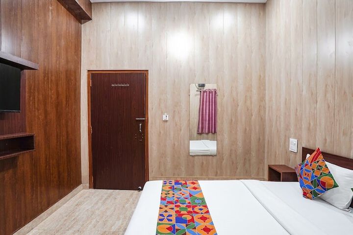 Room 2 of 28