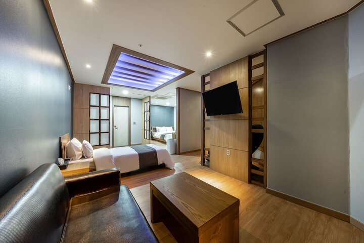 Room 48 of 91