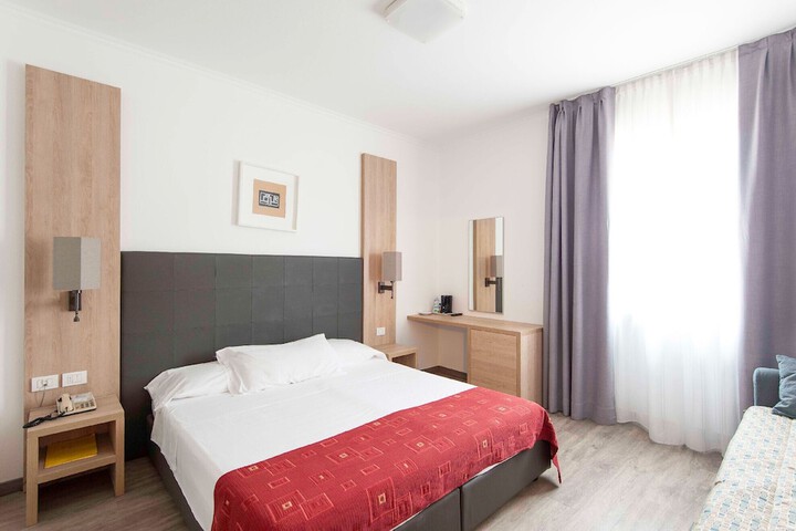 Room 30 of 79