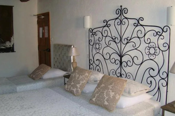 Room 4 of 13