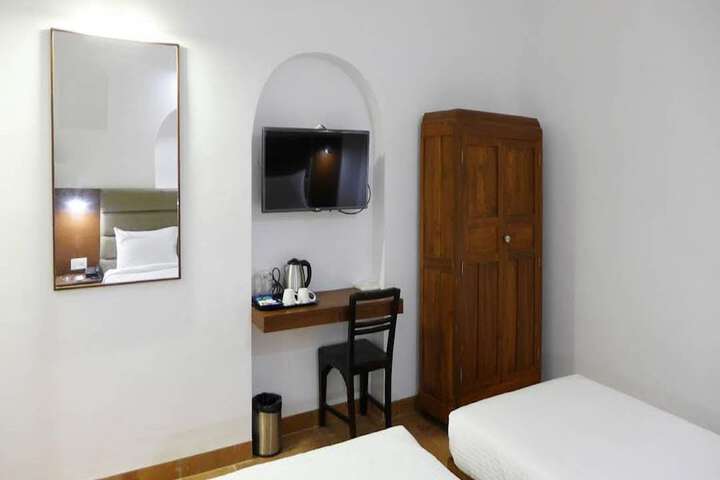 Room 18 of 18