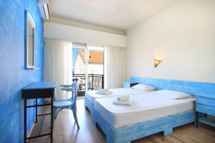 Room 6 of 7