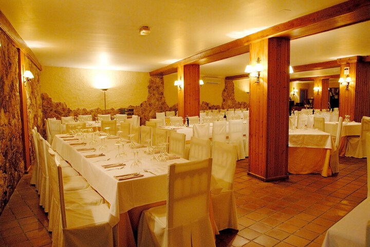 Dining 51 of 65