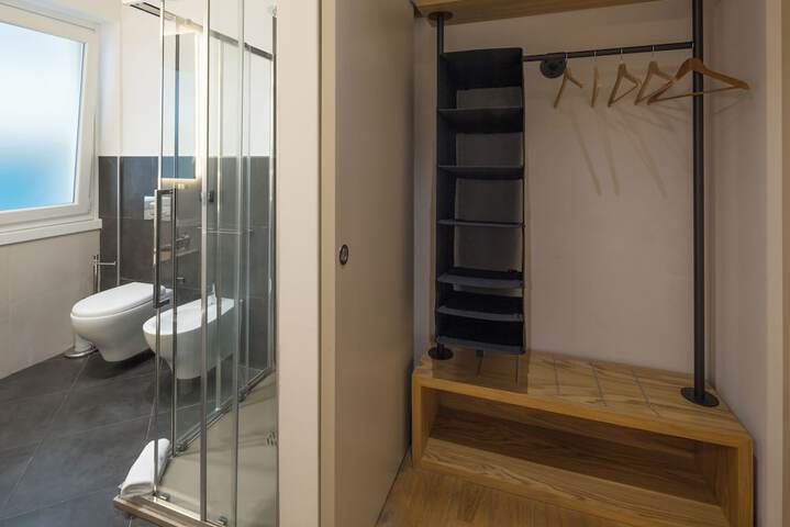 Room 34 of 50