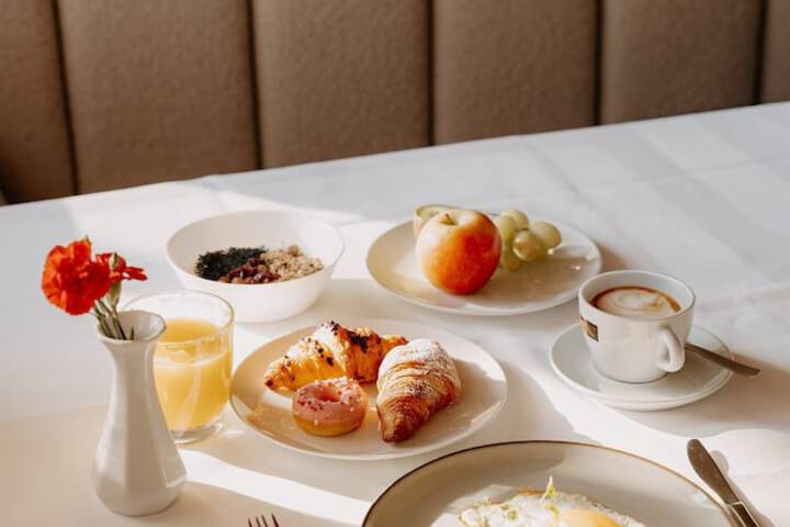 Breakfast/Coffee Service 84 of 107